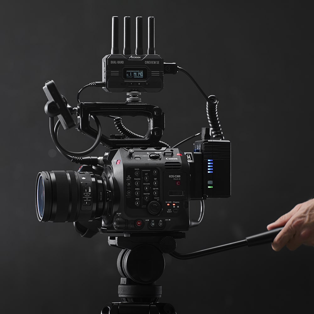 Vollformat_Agentur_Videoprodultion_Moodbild_Canon_C300MKIII_Film_Set_Video_Recording_Tripod_V_Mount_Battery