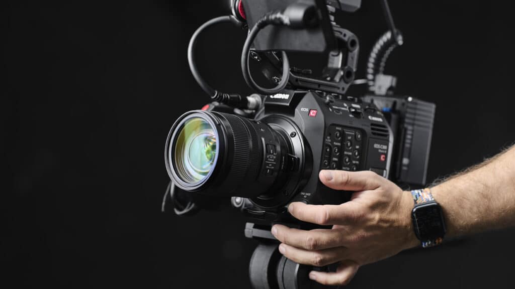 Vollformat_Agentur_Videoprodultion_Moodbild_Canon_C300MKIII_Film_Set_Video_Recording_Tripod