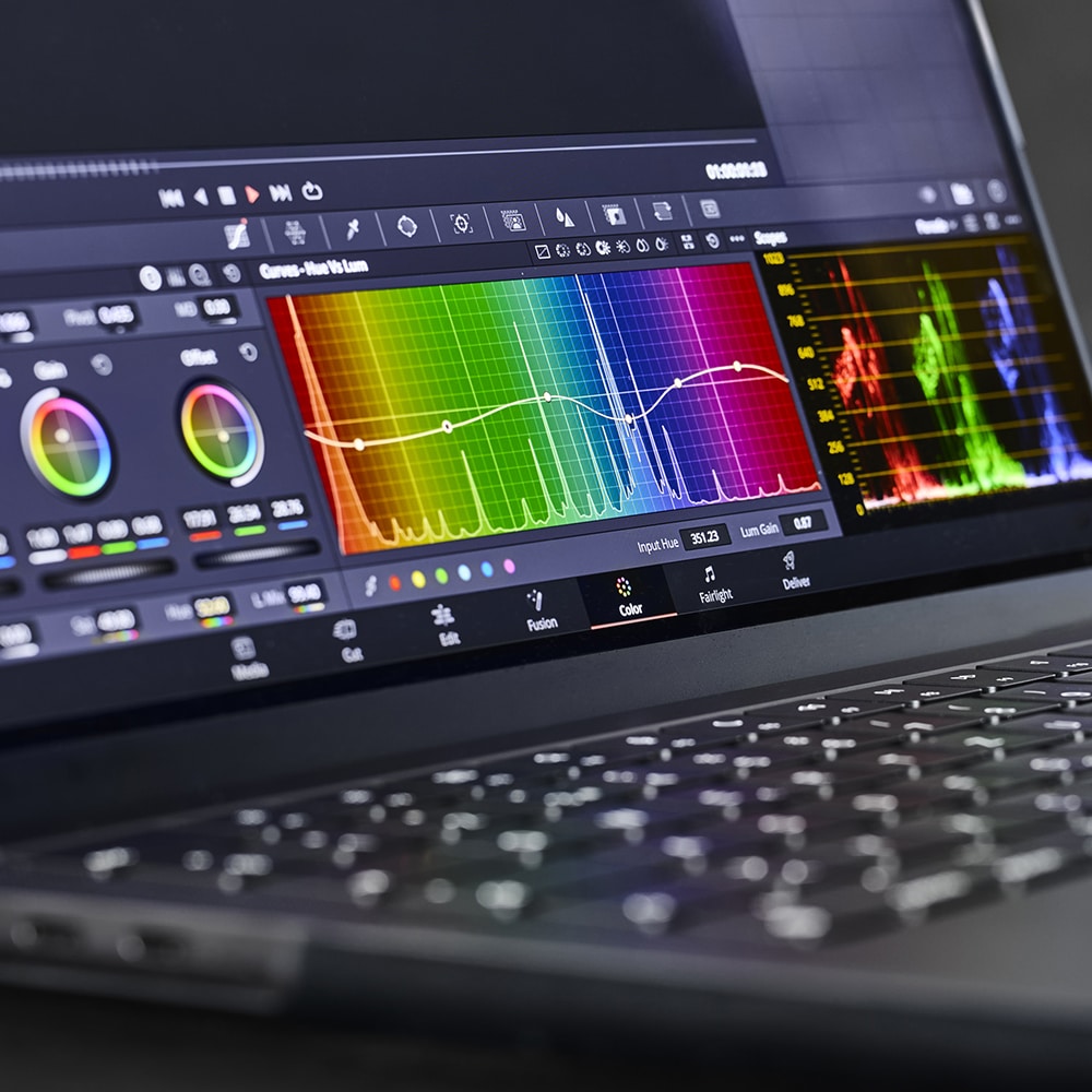 Vollformat_Agentur_Videoprodultion_Moodbild_MacbookPro_Davinci_Resolve_Color_Grading