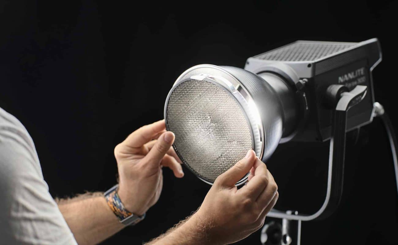 Vollformat_Agentur_Videoprodultion_Moodbild_Nanlite_Light_Setup_Preparation_Filmset